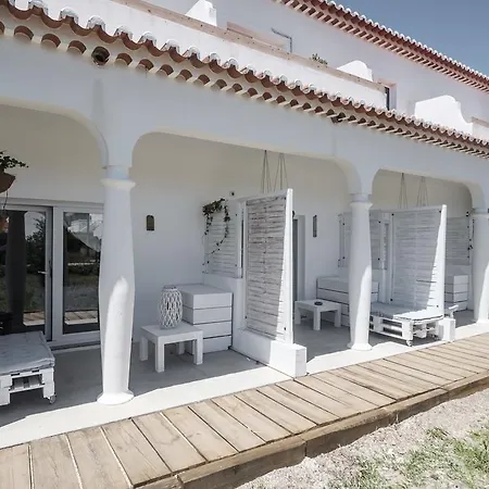 Utopia Hotel *